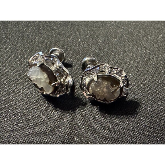 Vintage Sorrento Sterling Mother of Pearl Cameo Earrings Screw Back - Picture 2 of 5